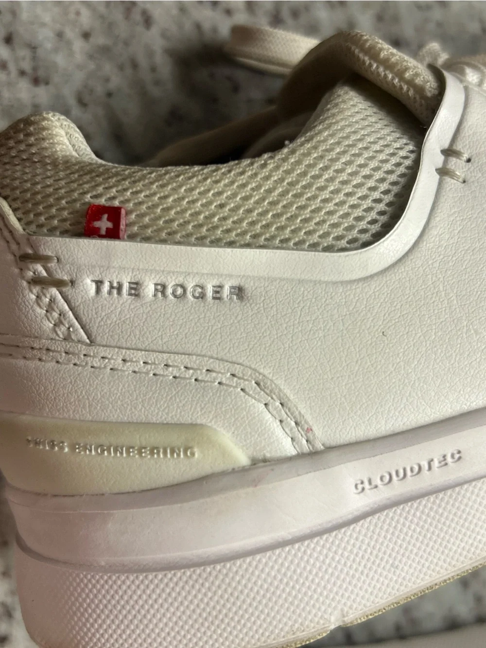 On Cloud womens Roger Advantage White Leather Sneakers - size 6.5 EUC